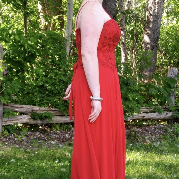 Red Prom/Bridesmaid/Evening Gown - Picture 2 of 6